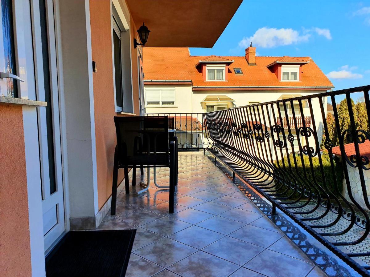 Éva Panzió Sarvar Exterior foto