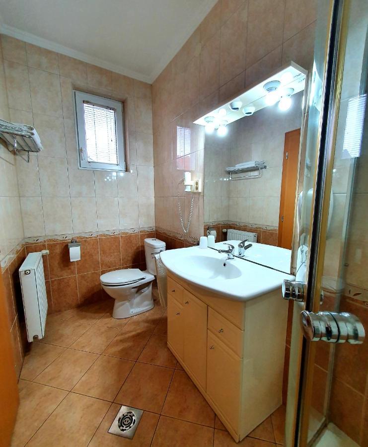 Éva Panzió Sarvar Exterior foto