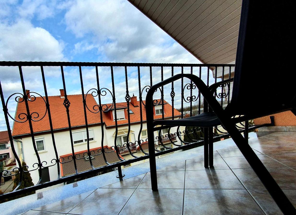 Éva Panzió Sarvar Exterior foto