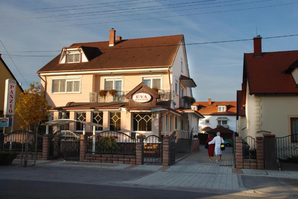 Éva Panzió Sarvar Exterior foto